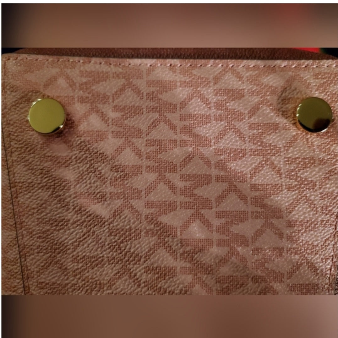 Authentic Michael Kors Voyager Handbag